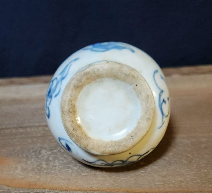 水滴　李朝　白磁　染め付　雲鶴絵柄