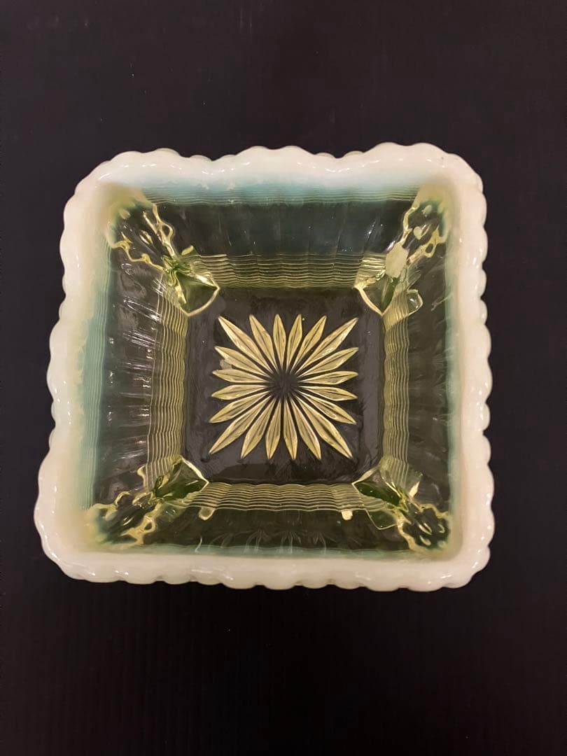 アンテイーク ウランガラス製の四角小物入れ ヴァセリン ガラス