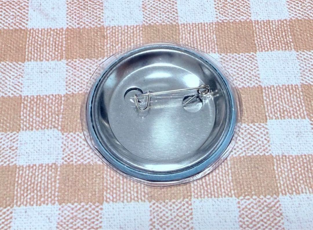 進撃の巨人 きゃらぐ缶バッジ リヴァイ兵長 透明カバー付き