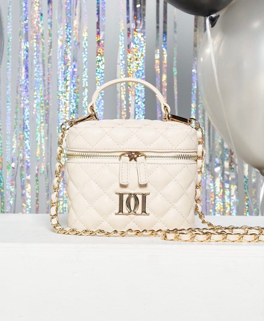 Darich 【ゴールドパーツ】キルティングスクエアミニバッグ WHT - メルカリ