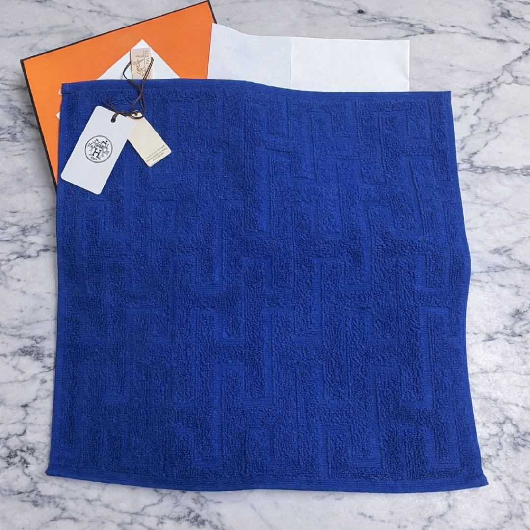 HERMES カレ・タオル 《ステアーズ》