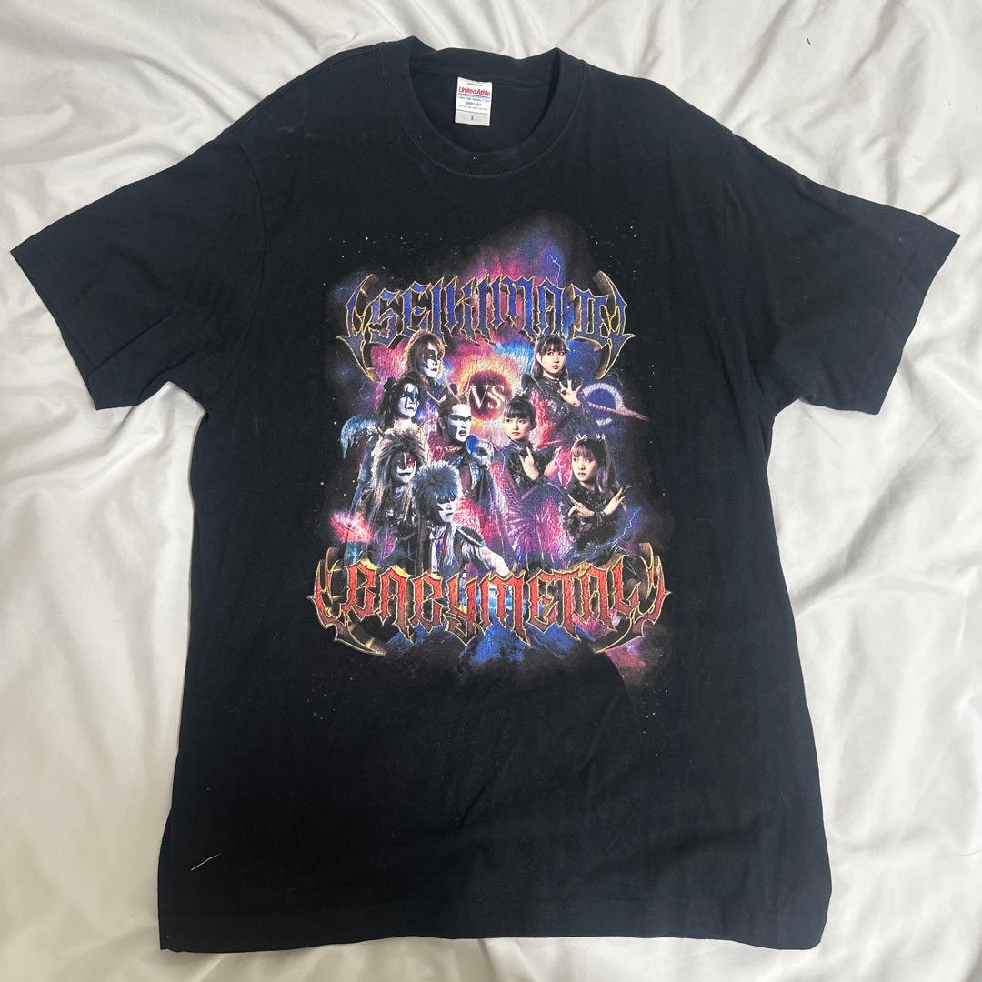 BABYMETAL×聖飢魔II「悪魔が来たりてベビメタる」Tシャツ Lサイズ