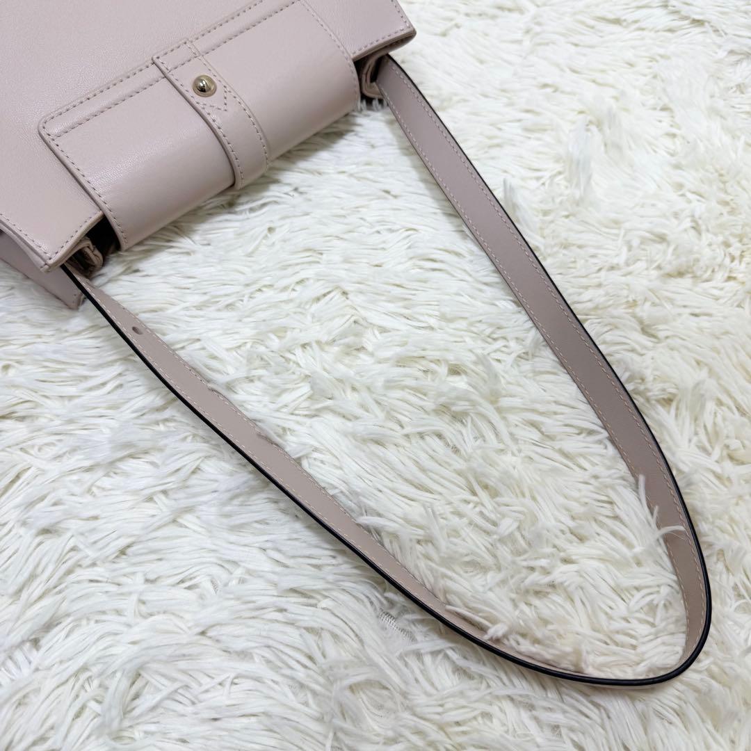 現行 フルラ ヌヴォラ ショルダーバッグ アーチロゴ　レザー ピンクベージュ