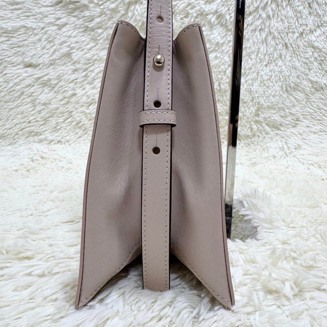 現行 フルラ ヌヴォラ ショルダーバッグ アーチロゴ　レザー ピンクベージュ