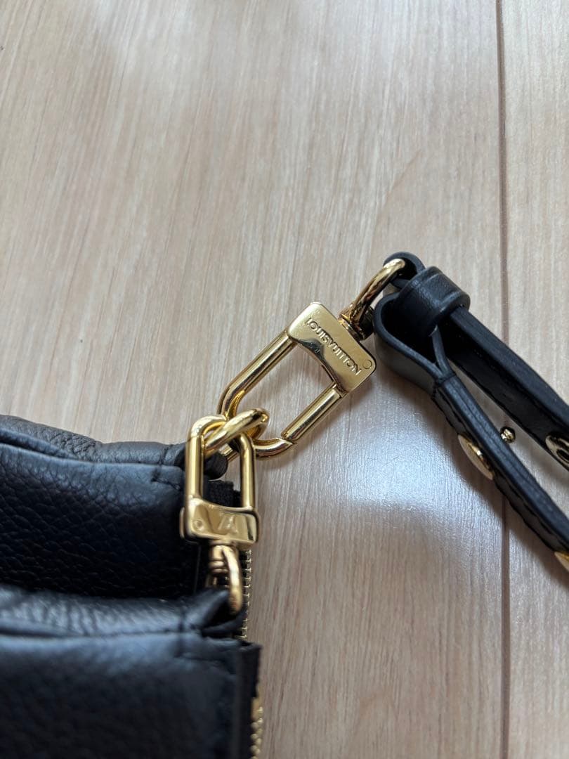 最後再値下げルイヴィトンミュルティポシェットアクセソワールアンプラント黒バッグ