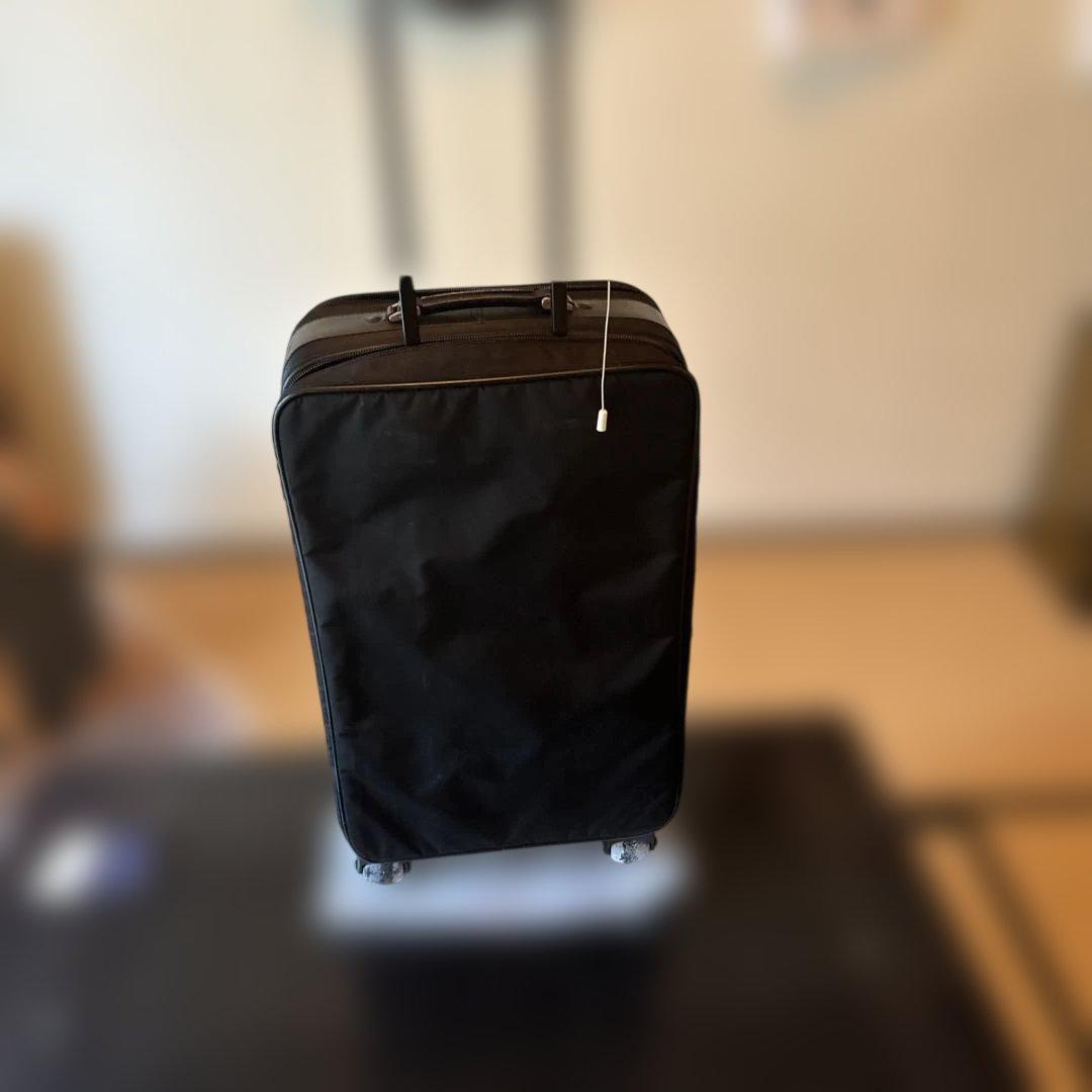 PRADAキャリーバックV142黒ナイロン旅行。サクランボさん専用商品