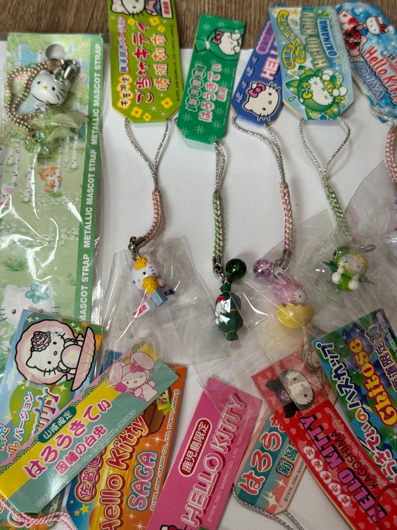 d*2様 ハローキティ 根付、ストラップ　地域限定多数　おまけつき