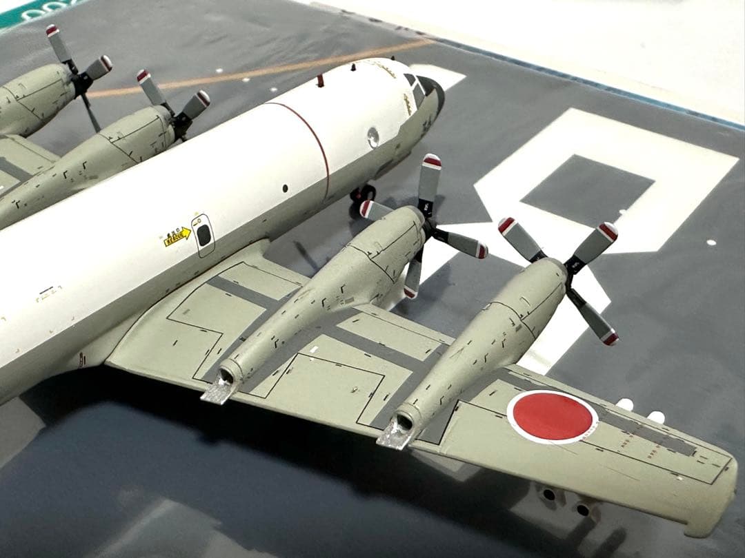 全日空商事 1/200 P-3C 海上自衛隊 VP-5 ペガサス滑走路プレート付 ANA