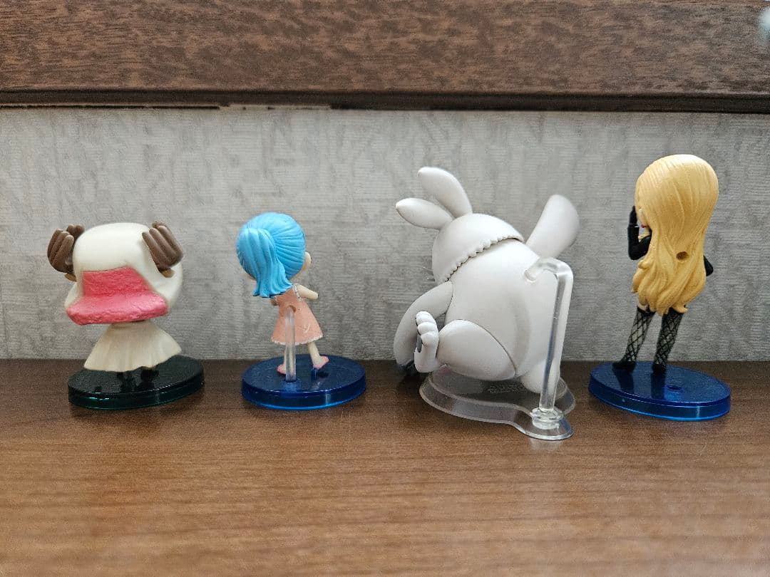 ワンピース　フイギュア　ミニサイズ　台座付き　ビビ　ゾロ　エース　ルフィ