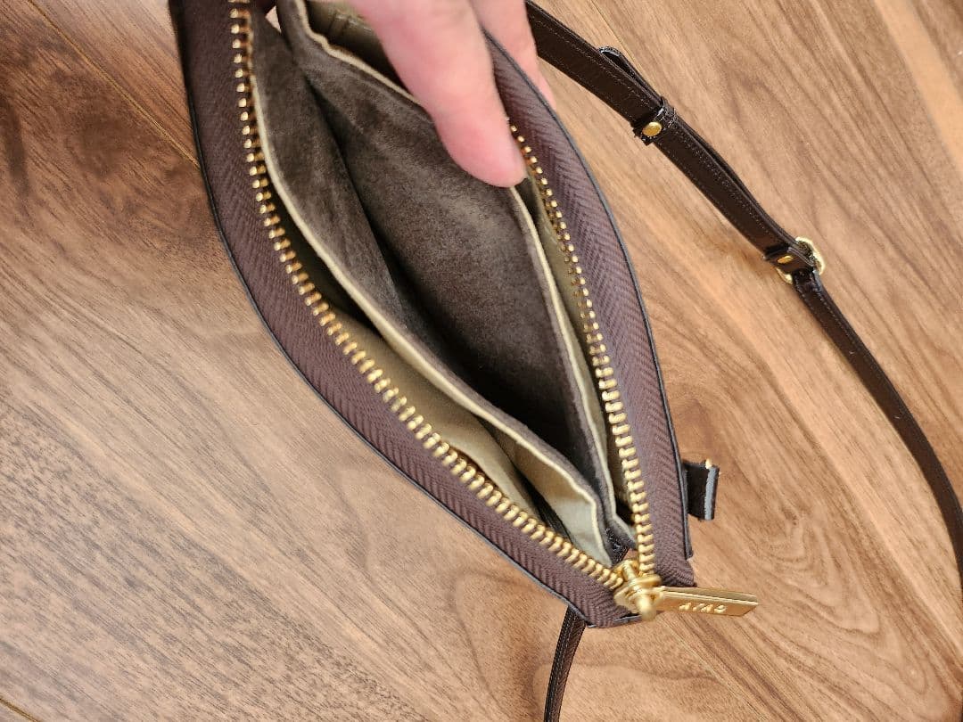 ATAO プープー/ミニサイズのお財布ポシェット エナメル ブラウン