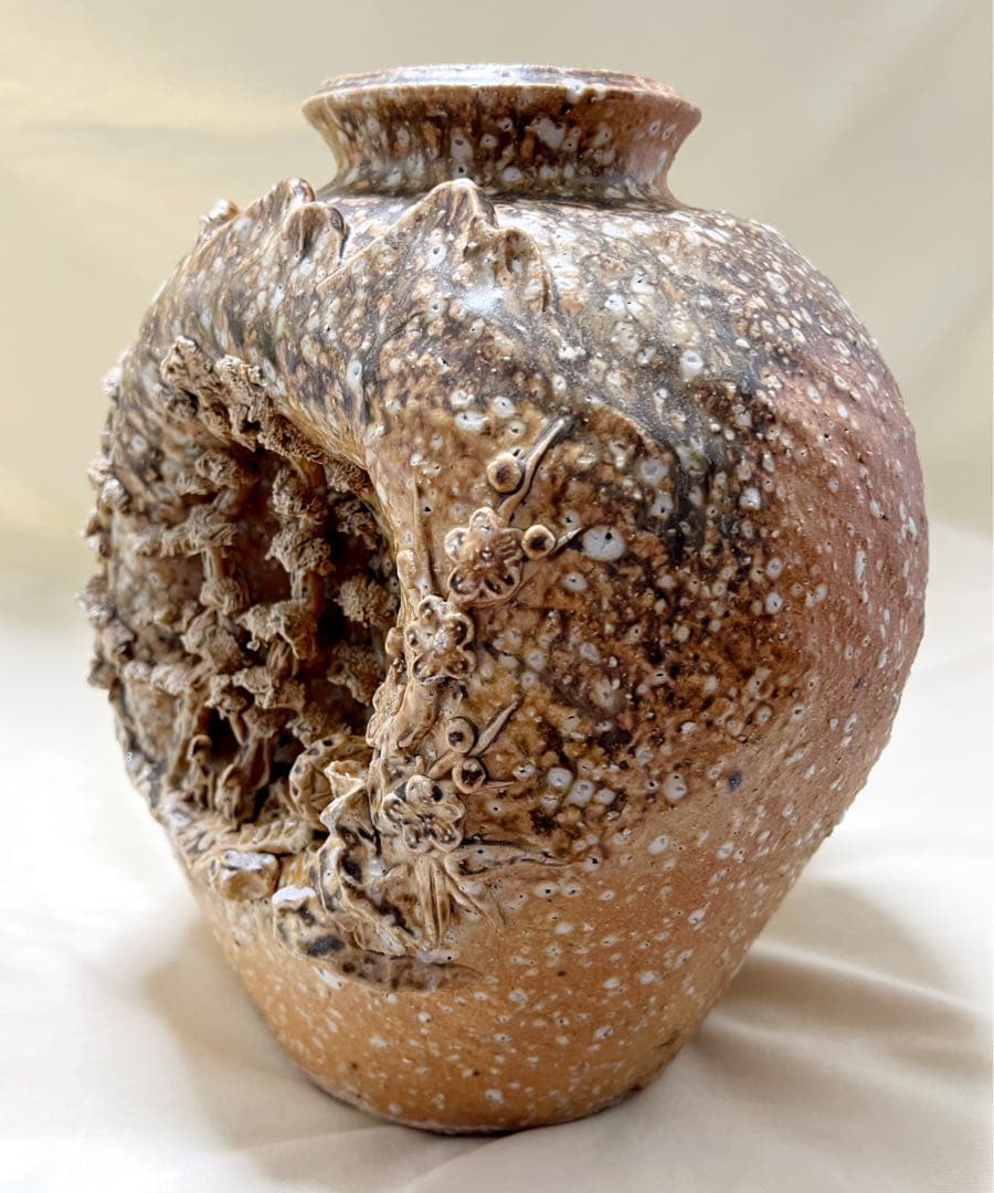 希少品　陶芸　松竹梅　山水水車人物彫　細密洞窟彫　手捻花瓶　花器　飾り壷　置物