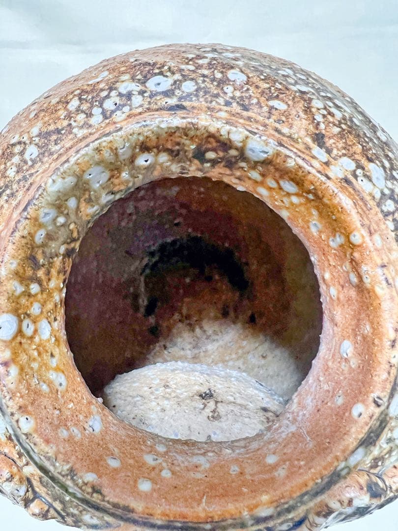 希少品　陶芸　松竹梅　山水水車人物彫　細密洞窟彫　手捻花瓶　花器　飾り壷　置物