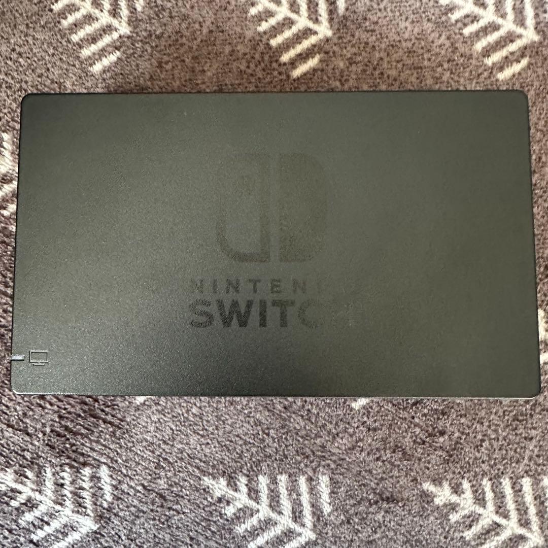 t*a様 Nintendo Switch 本体とコントローラー