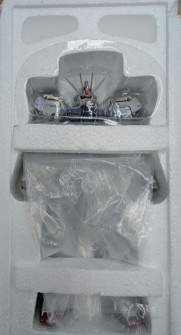 メタルビルド。GAT-X105ストライクガンダム。