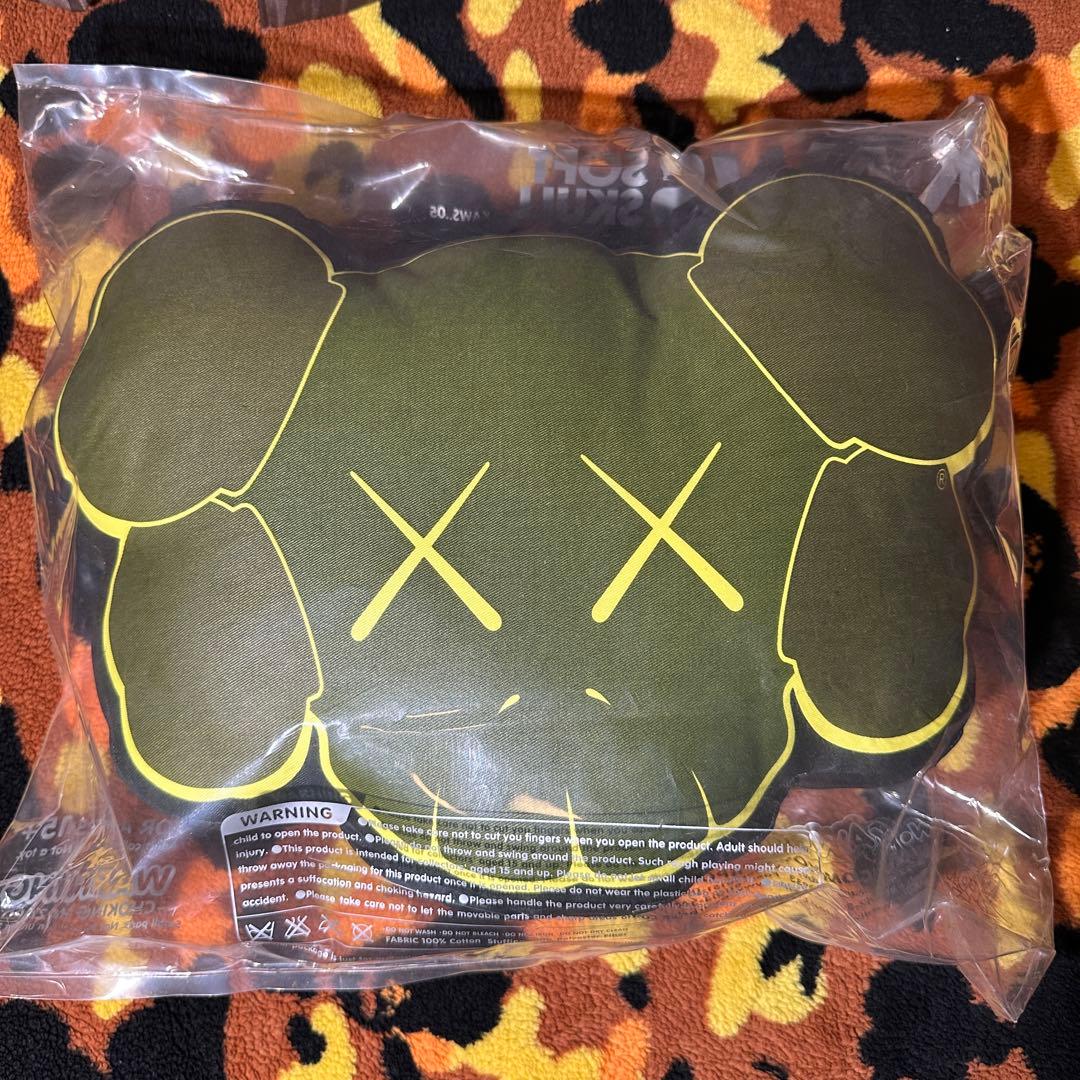 KAWS × MEDICOM TOY クッション 新品未使用
