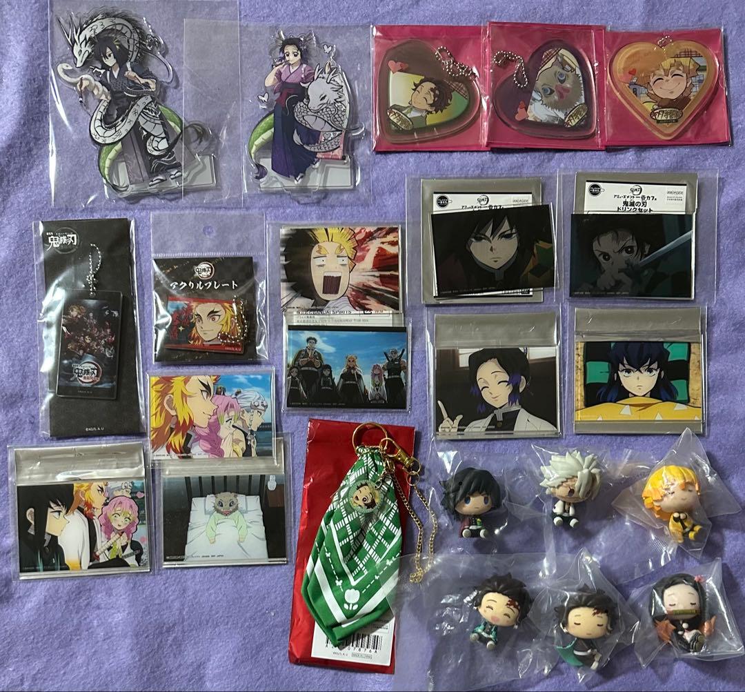 鬼滅の刃　アクリルスタンド　缶バッジ　ポストカード　ブロマイド　まとめ売り