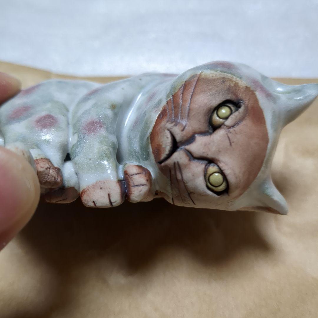 岡山富男　作　寝そべり猫