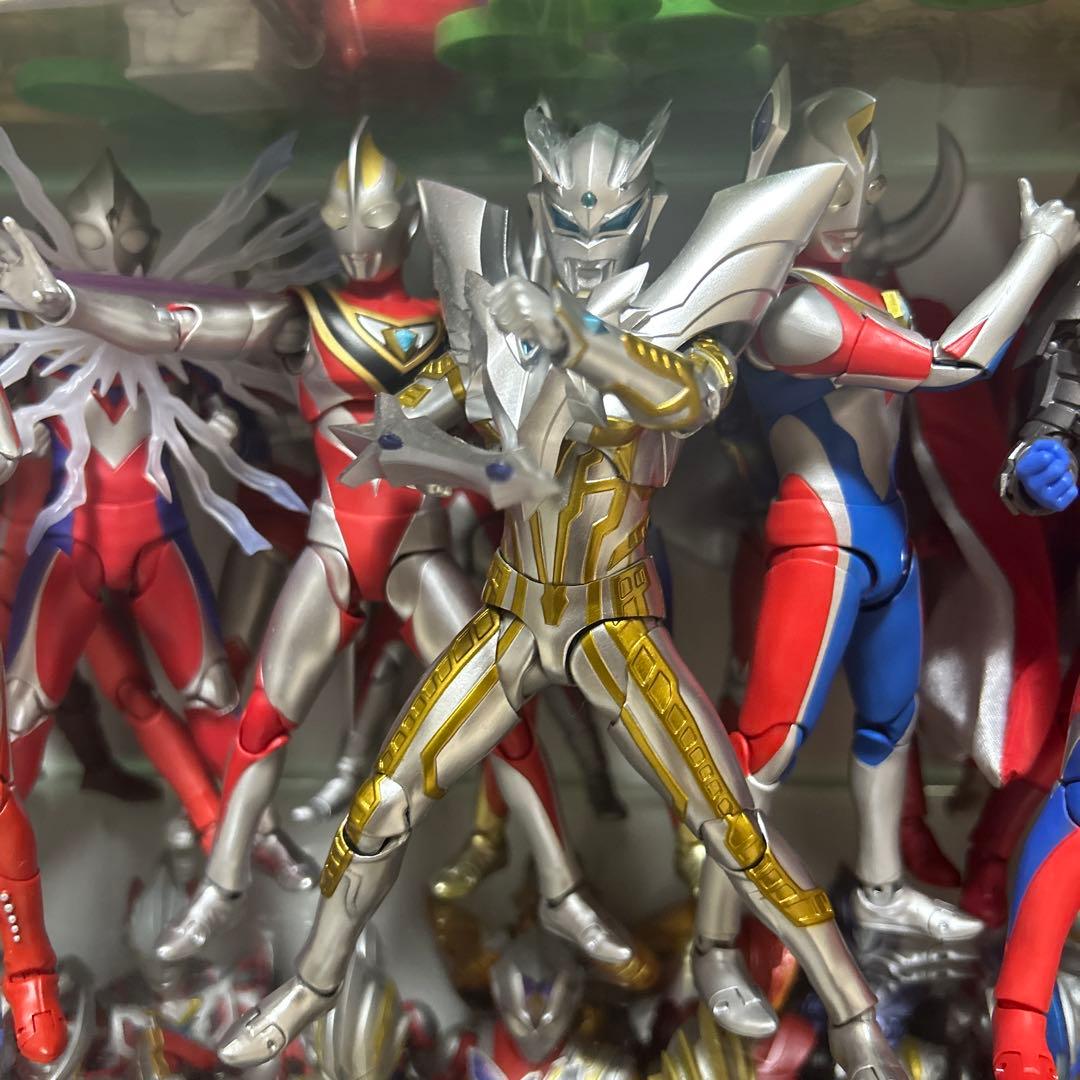 【開封済】S.H.Figuartsウルティメイトシャイニングウルトラマンゼロ