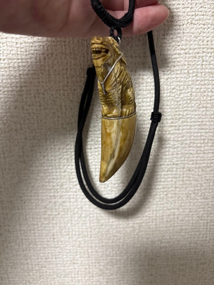 肉食動物 牙 ペンダント お守り