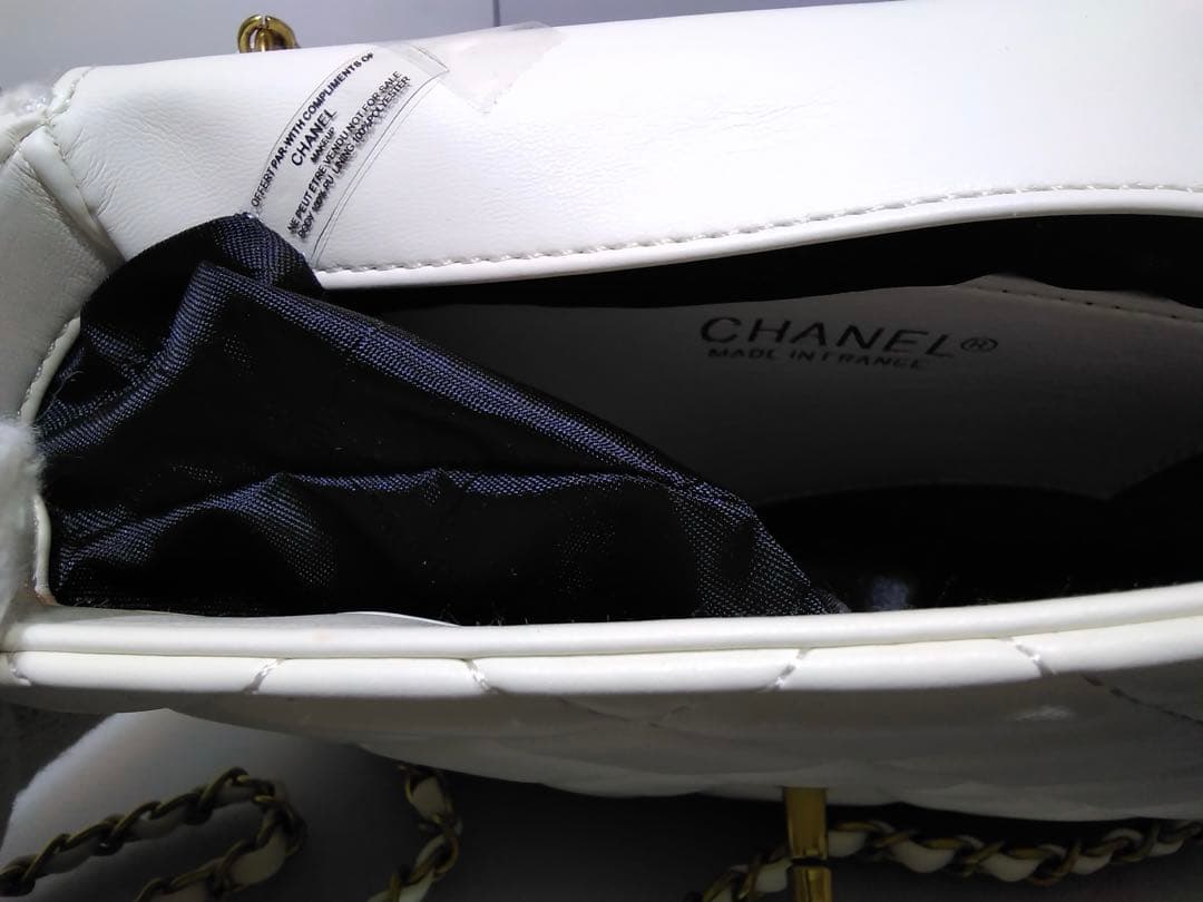 CHANEL 〈シャネル〉ノベルティ パールビジュー付　ホワイトショルダーバッグ