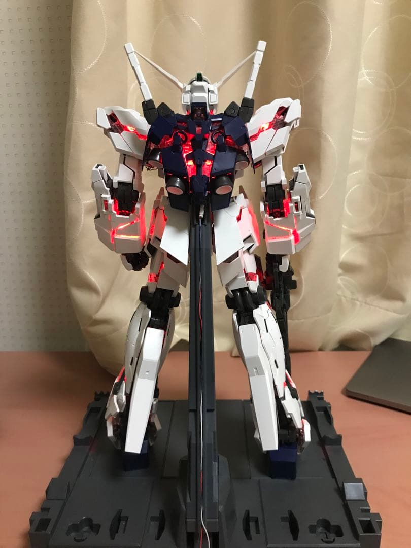 pg ユニコーンガンダム　透明サイコフレーム　多色led　ガンプラ　完成品