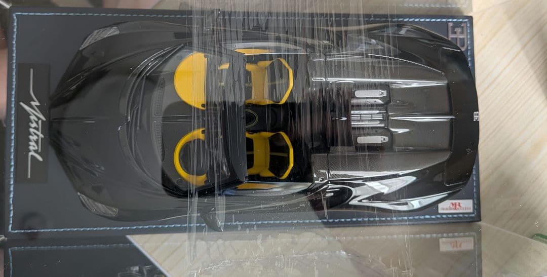 Bugatti W16 Mistral Black (MRコレクション1/18)