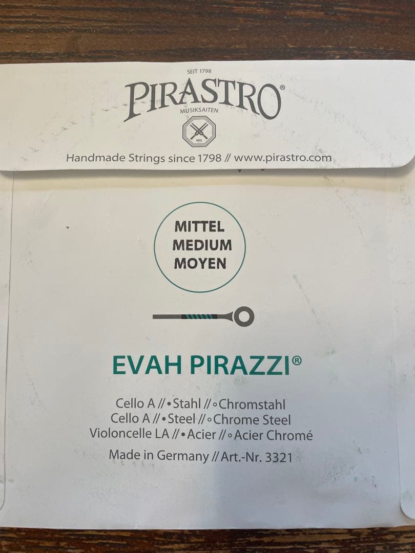 エヴァ•ピラッツィ　チェロ弦　A線Ｄ線