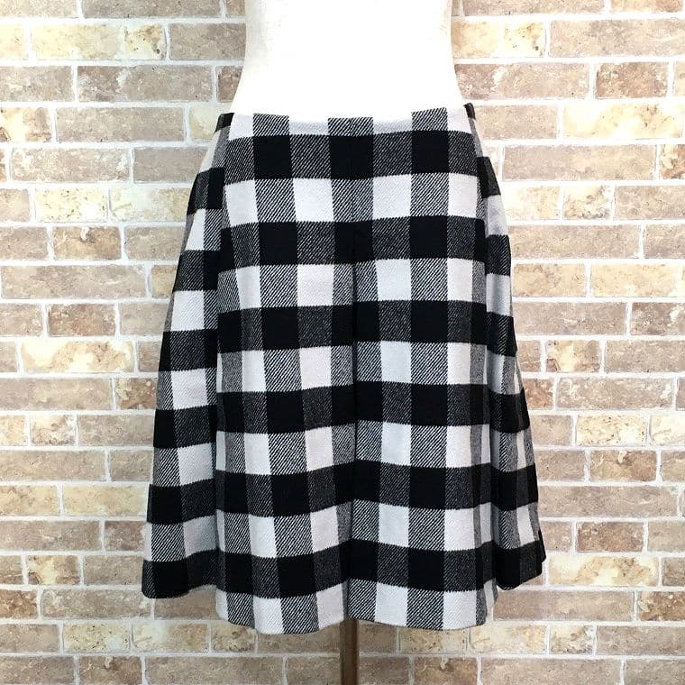 送料込み！ 極美品 FOXEY スカート 40 日本製 477