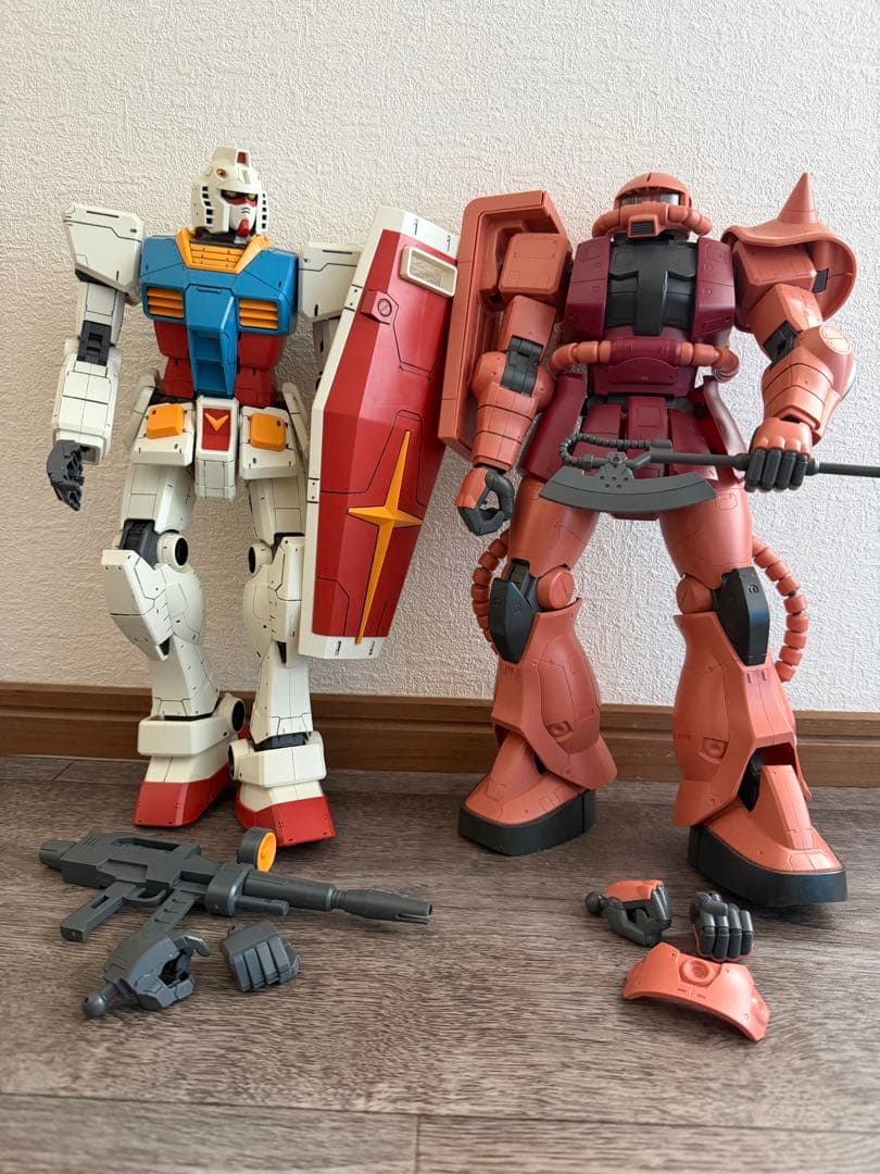 ガンダム、シャア専用ザクメガサイズモデルセット ジャンク完成品