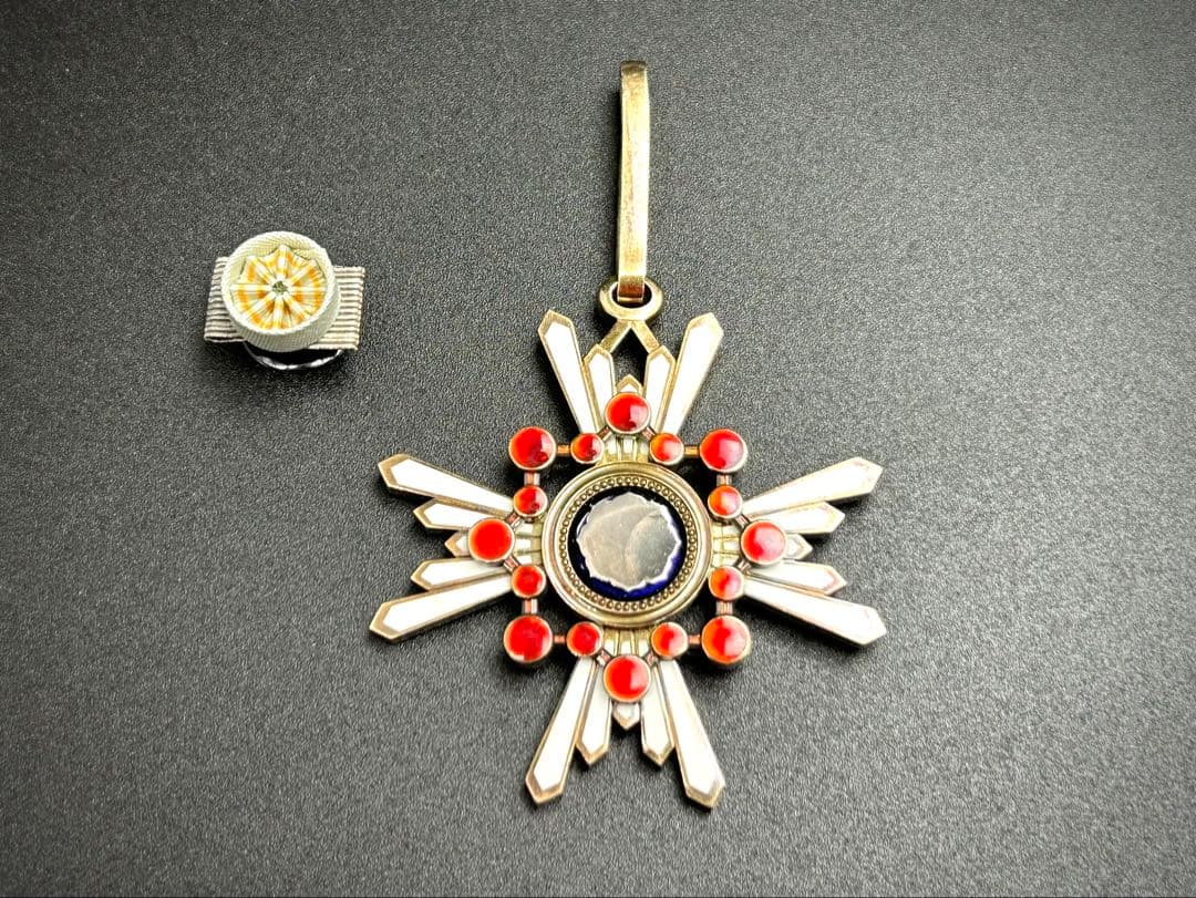 送料無料】勲三等瑞宝章 戦時中製造版 日本軍 勲章 記章 記念章 階級章