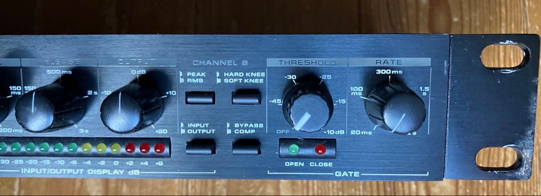 ● Alesis 3630 Compressor 改造品 名機