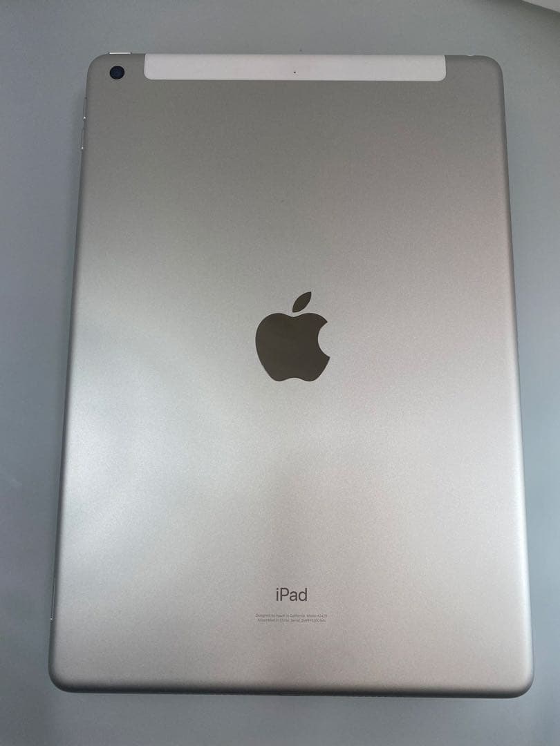 iPad第8世代32GBシルバーcellular SIMフリー