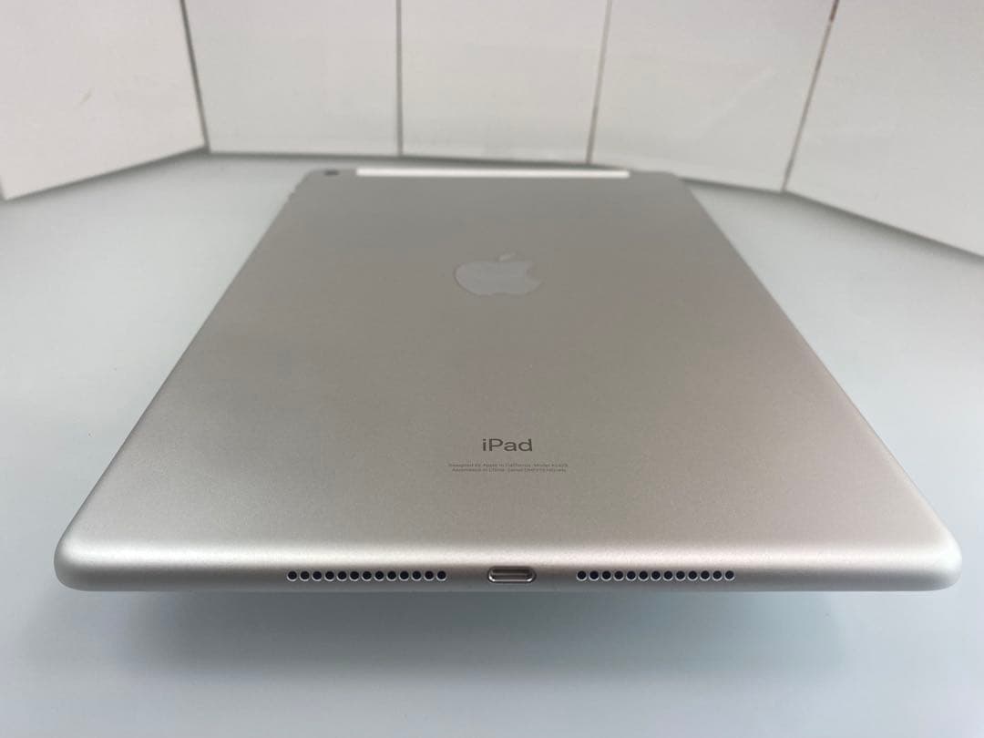 iPad第8世代32GBシルバーcellular SIMフリー