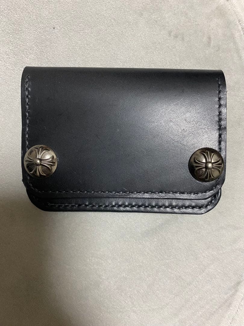 【姫路レザー】ミニトラッカーウォレット　ブラック クロスコンチョ