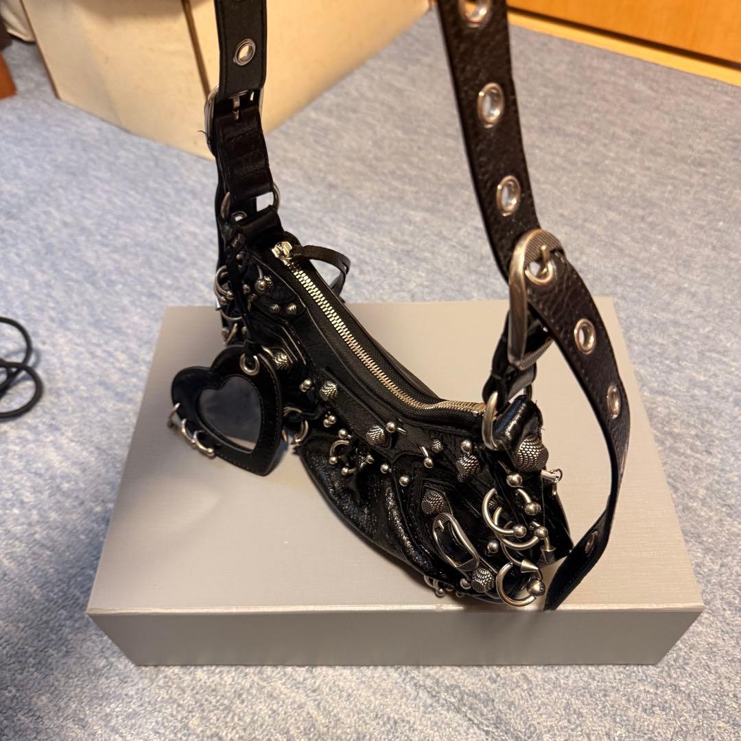 バッグ BALENCIAGA le cagole xs piercing