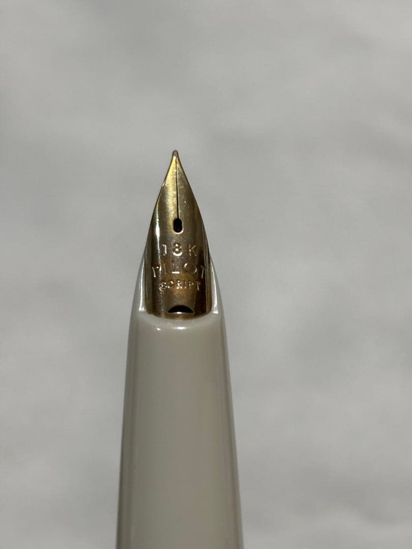 PILOT '70s 新品 Elite 万年筆 18Kスクリプト レトロ - メルカリ