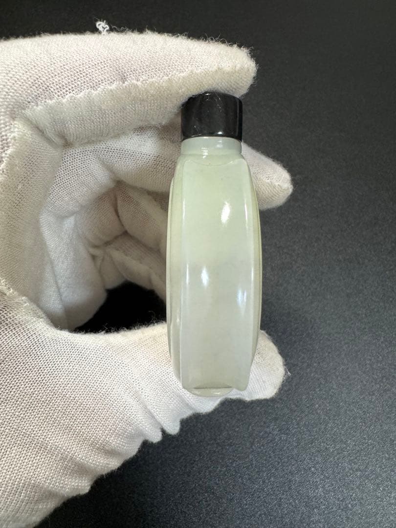 美品 鼻煙壺 和田玉 珍蔵品 新疆産ホータン玉（水墨色）鼻煙壺 - メルカリ