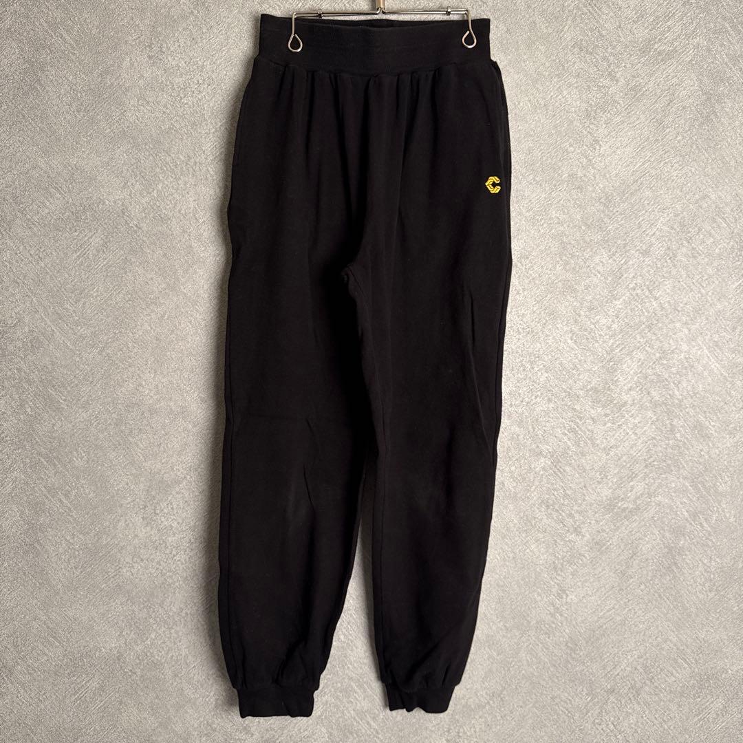 クロノス ブラック ジョガーパンツ イエロー ロゴ - メルカリ