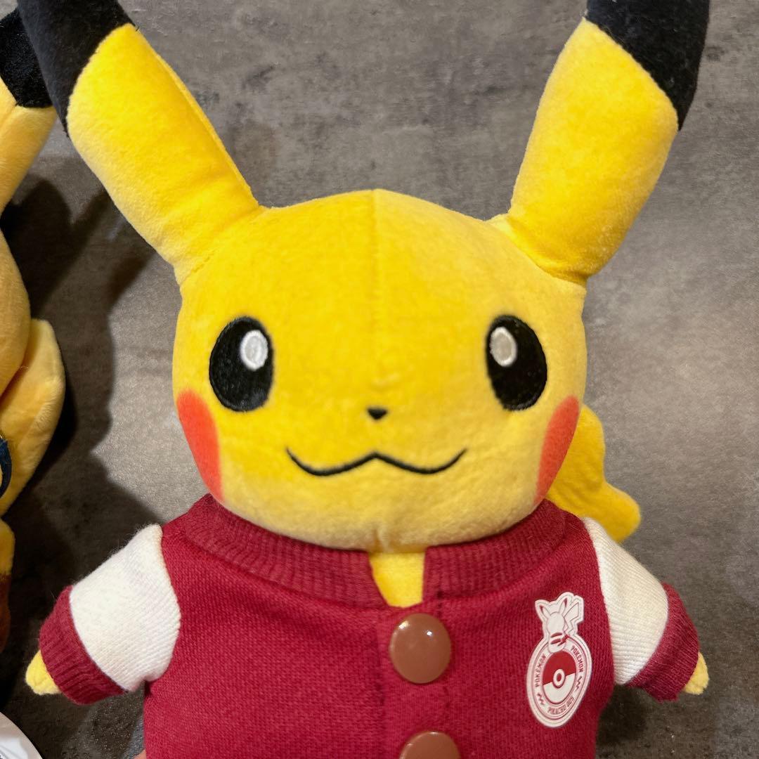 パイロットピカチュウ　カレッジピカチュウ ぬいぐるみ
