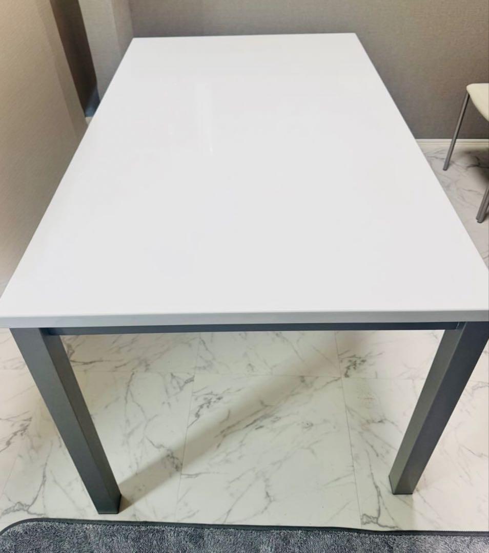 ホワイトダイニングテーブルと椅子4脚セット