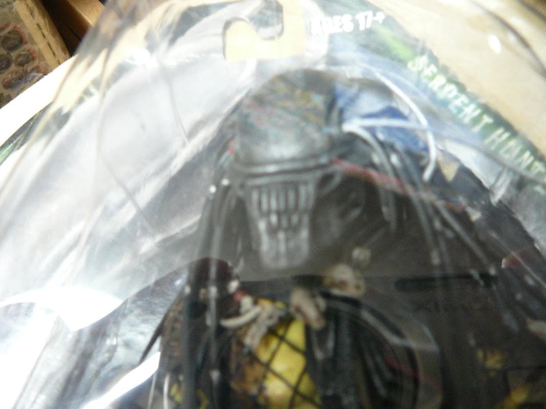 松*様 歯欠け無　NECA ネカ AVP サーペントハンタープレデター