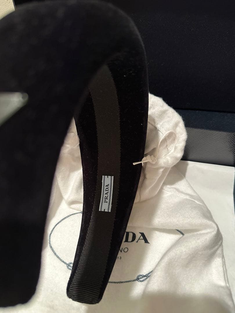 可愛い♡高級感♡PRADA プラダ　ベロア　カチューシャ
