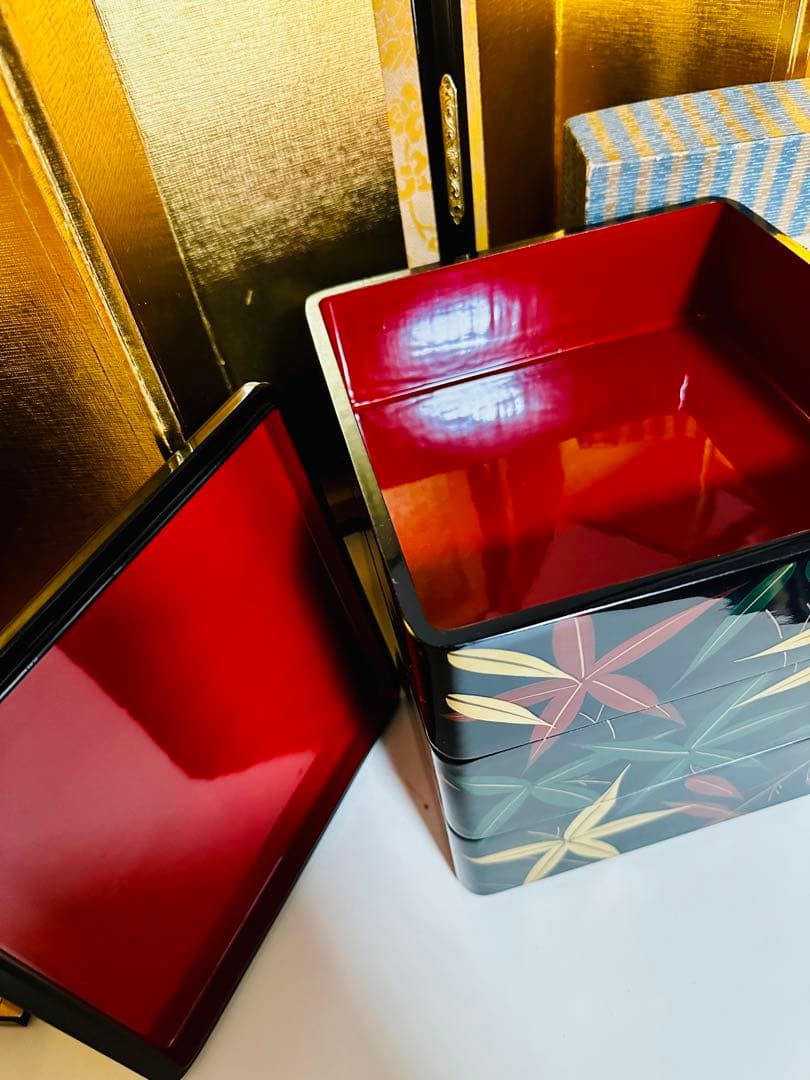 ３段重　黒漆笹絵