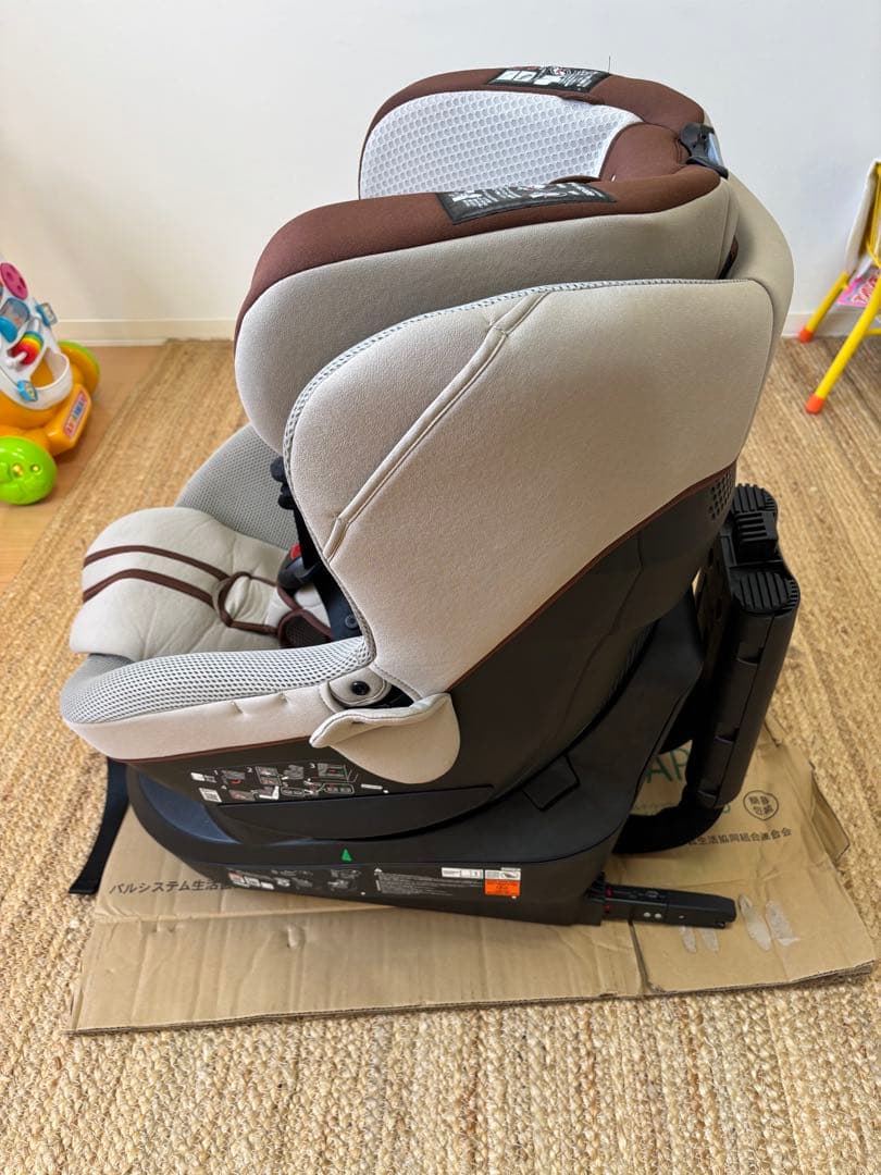 エールべべ　チャイルドシート　クルットr　ウィ2　ベージュ