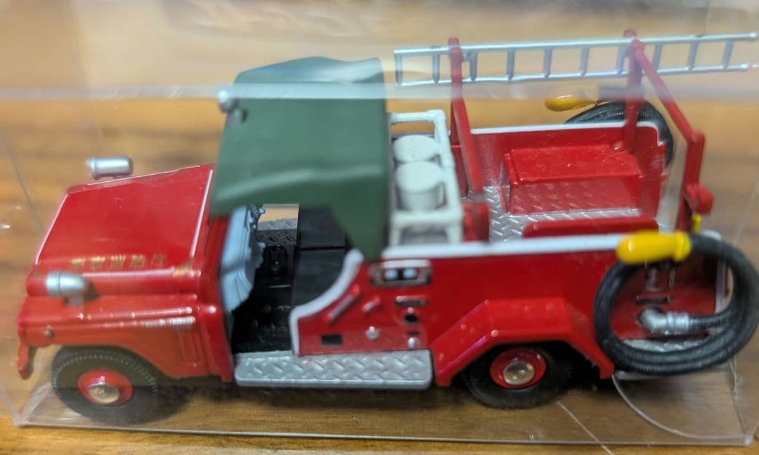 トミカリミテッドビンテージ ミニカー4台セット＋オマケ1台