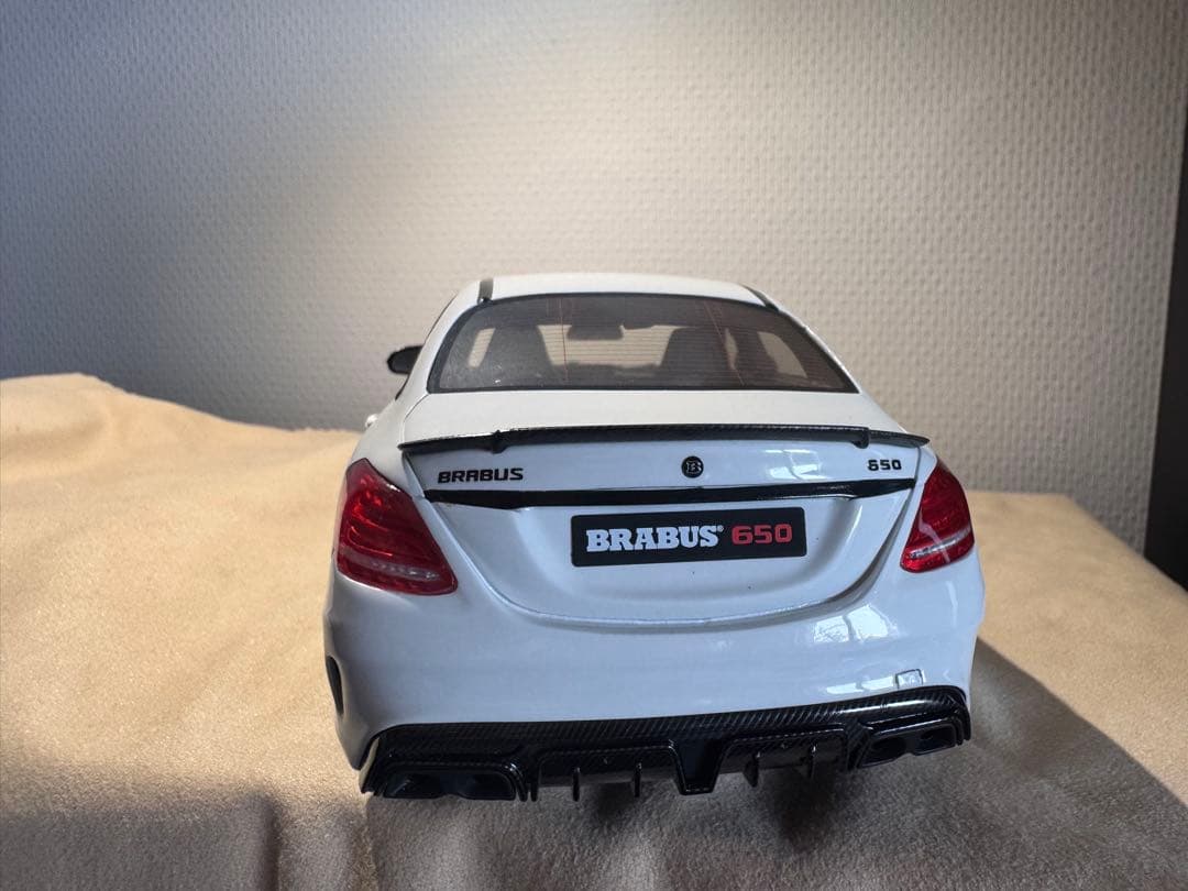 BRABUS 650 Cクラス ミニカー 1/18ホワイト