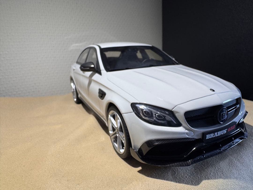 BRABUS 650 Cクラス ミニカー 1/18ホワイト