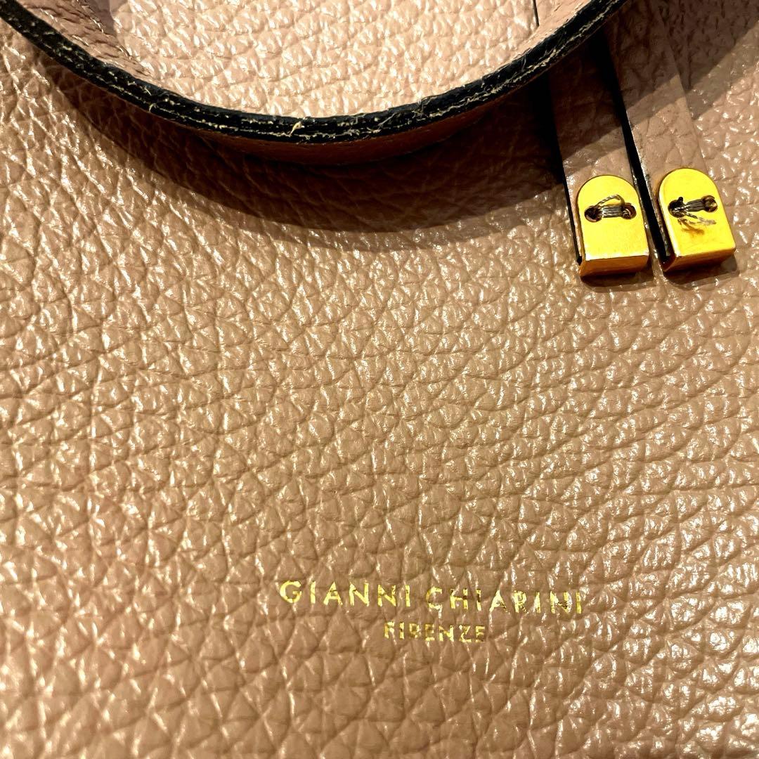 GIANNI CHIARINIベージュ レザー バケットバッグ