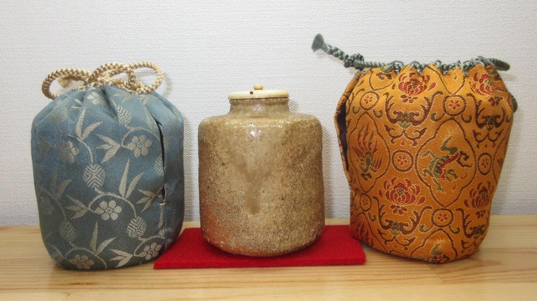 送料込【逢絢亭】茶道具 茶入 信楽焼 仕覆２点付 古来窯 上田直方 共箱入り