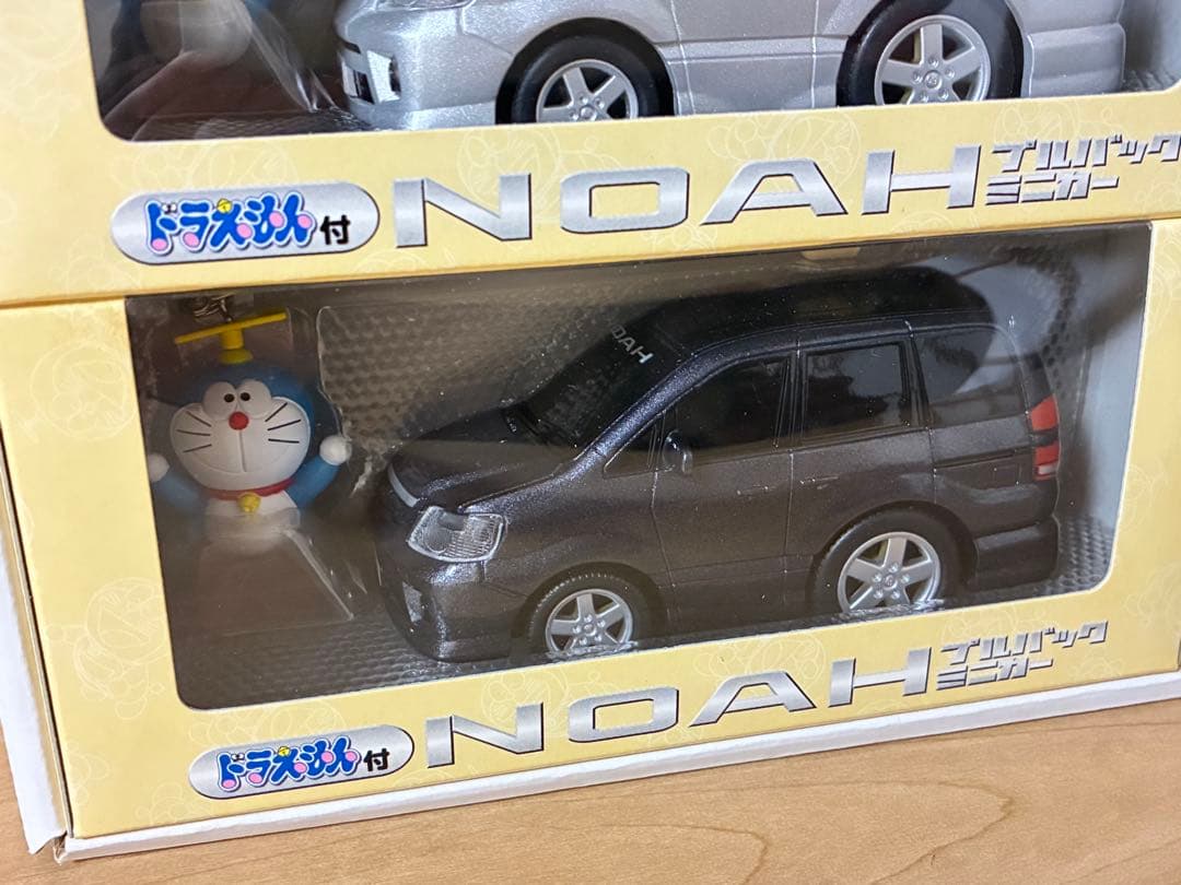 トヨタ　ドラえもん　ノア NOAH プルバックミニカー　パッソ　PASSO